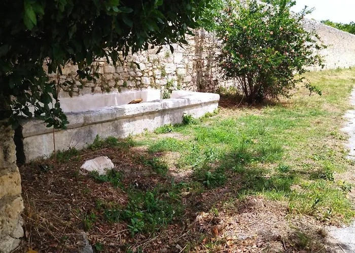 Calme, Familiale ,charmante * Castries